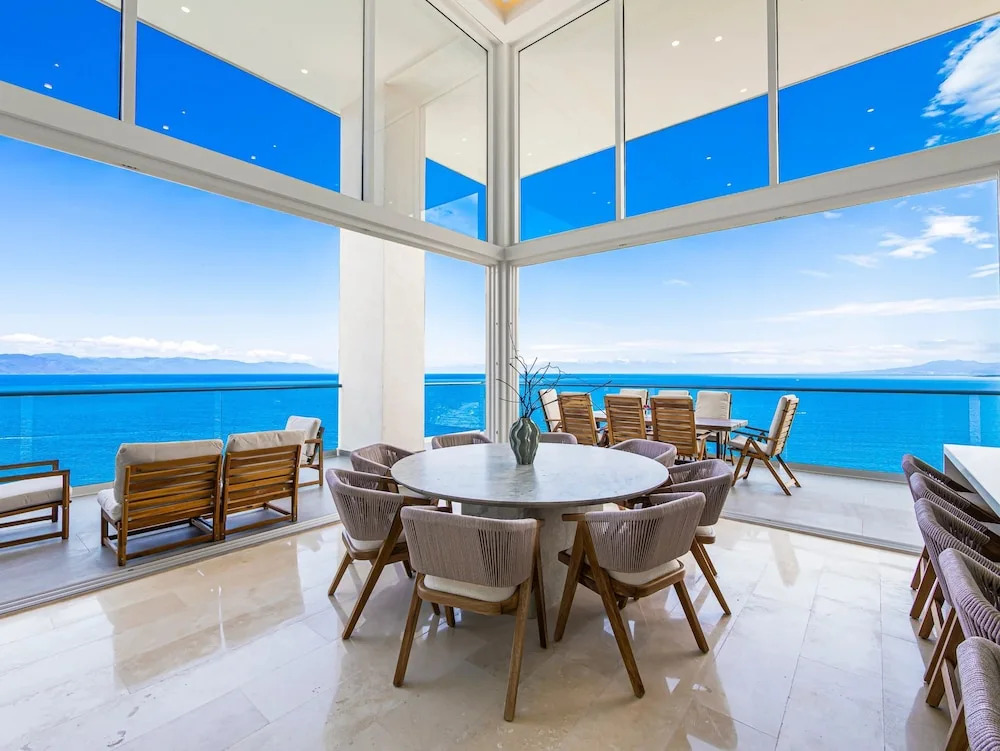 Beachfront Luxury 4BR Penthouse With Incredible Ocean Views