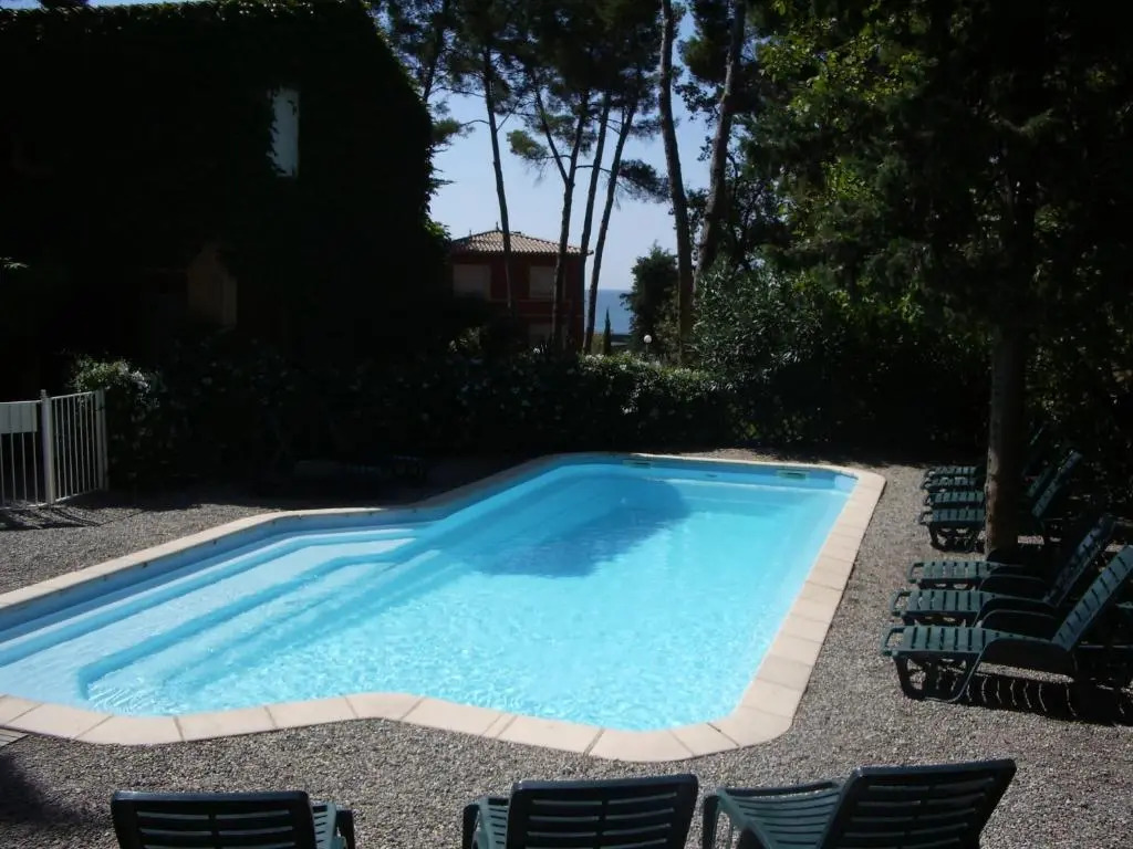 50m Plage T2 Grande Terrasse Vue Mer Climatisé Piscine Chauffée, Parking clos gratuit