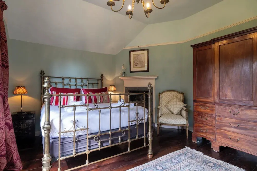 Stunning 4BD Home in Worcestershire