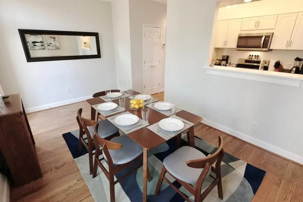 Penn & Ten- Spacious Capitol Hill Rowhouse