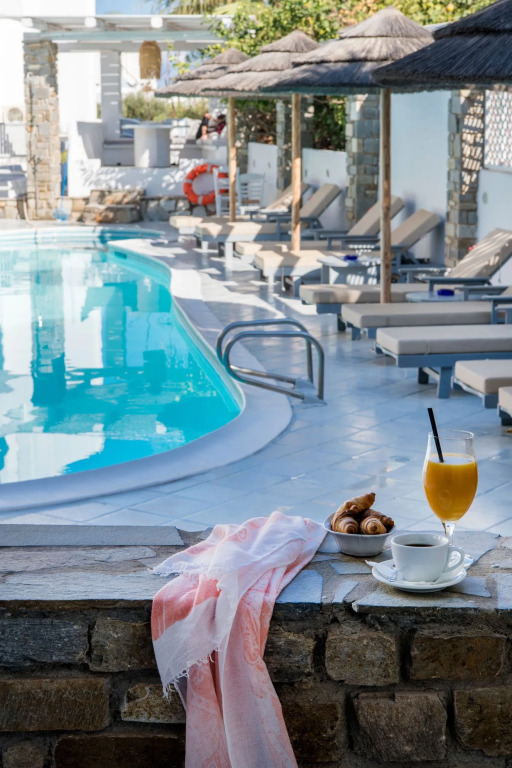 Zefi Hotel & Suites
