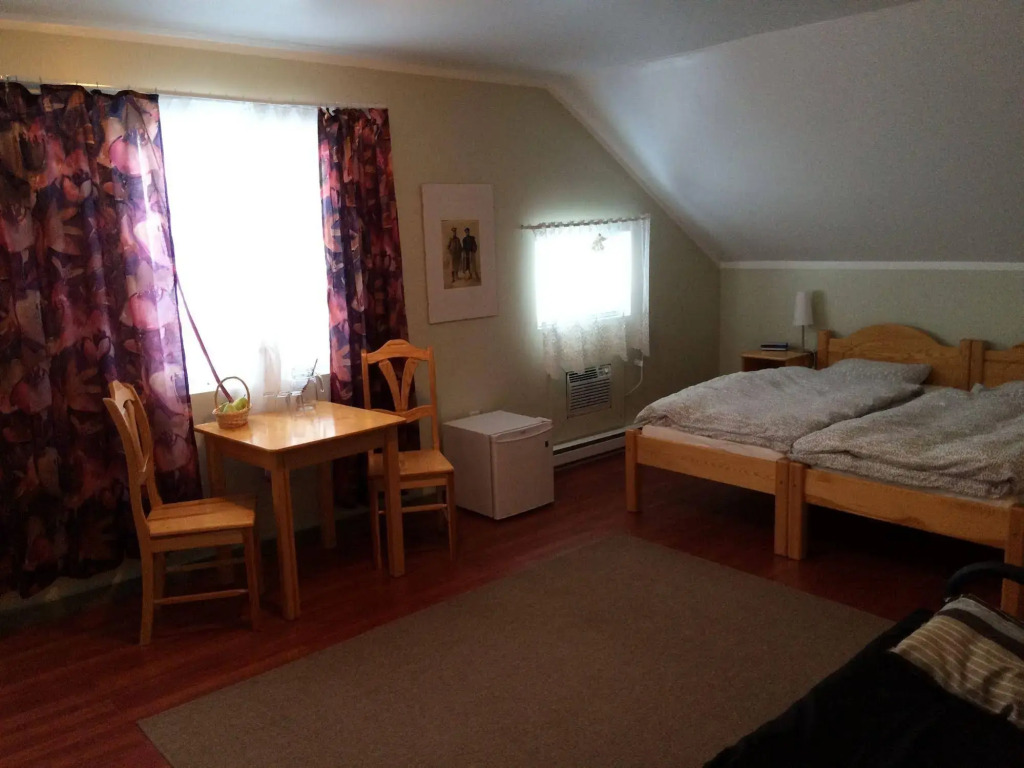 Crowsnest Vineyards Guesthouse
