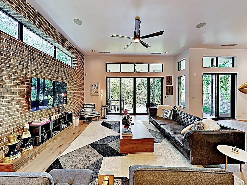 New Listing! Spacious Luxe Near Downtown 4 Bedroom Home