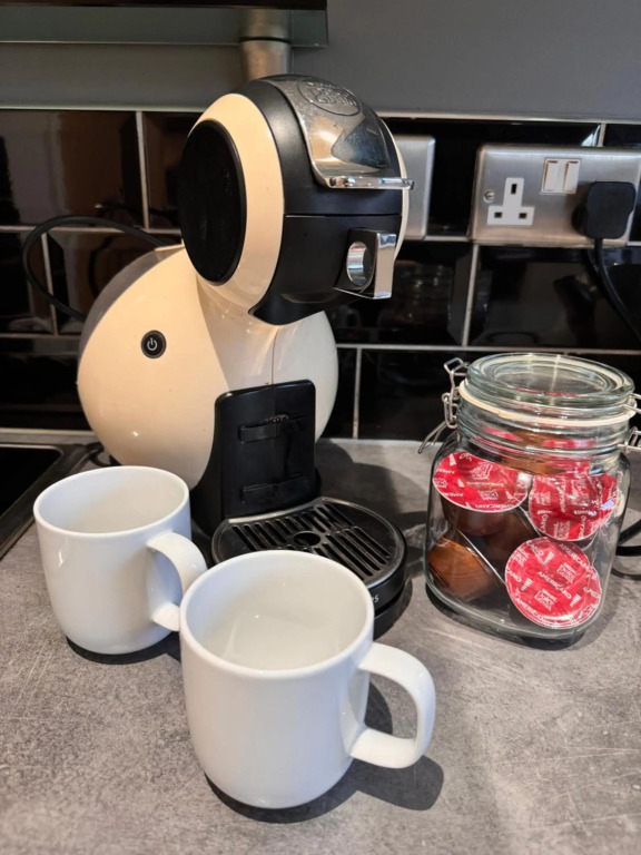 Modern City Centre Studio Apartment - West One with FREE WIFI, GYM ACCESS, NETFLIX