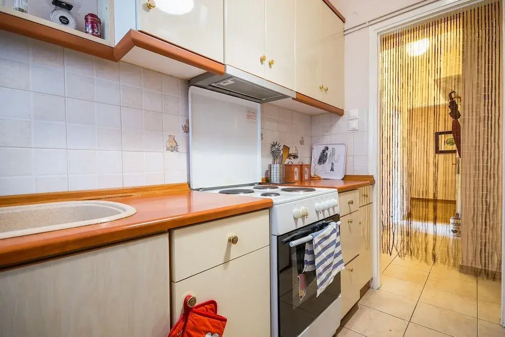 Comfortable Central Athens Flat  by Cloudkeys