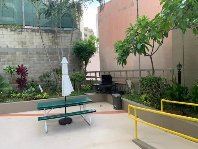 Your Little Piece of Paradise Pool, BBQ & Wifi at Inn on the Park 613