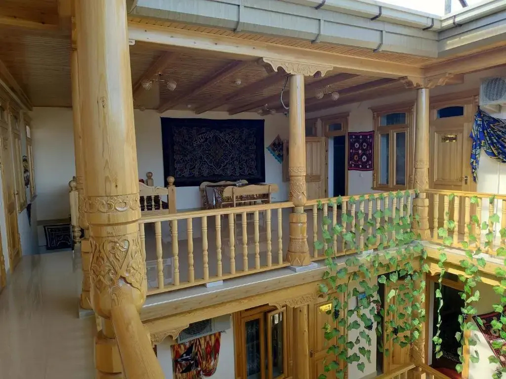 Registon Tillokori Samarkand (Регистон Тиллокори Самарканд)