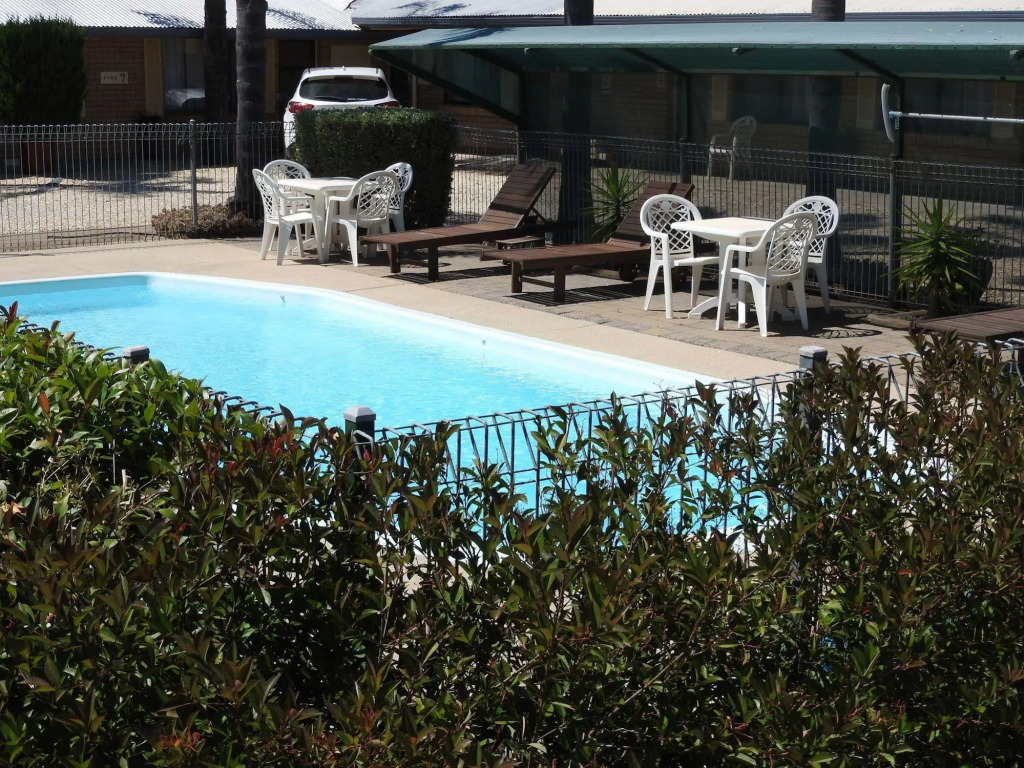 Lone Pine Motel
