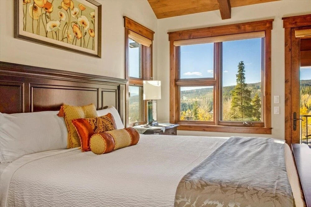 Beautiful Colorado Oasis, Platinum Perfection For Your Next Mountain Getaway! 5 Bedroom Home by RedAwning