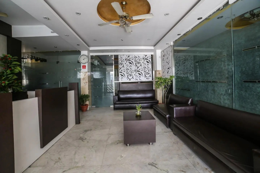 Capital O 14864 Hotel Satyam Inn
