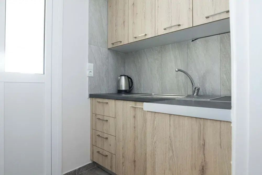 Modern 1 Bd Balcony Apt in Kato Patisia