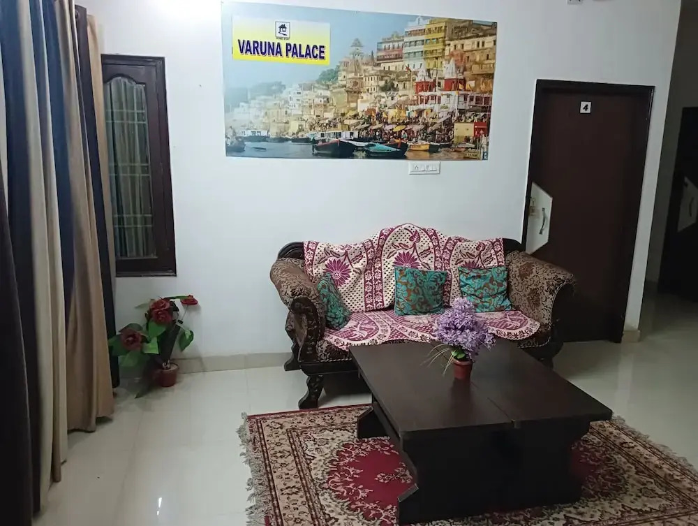Varuna Palace Near Mandir & Ghats Varanasi