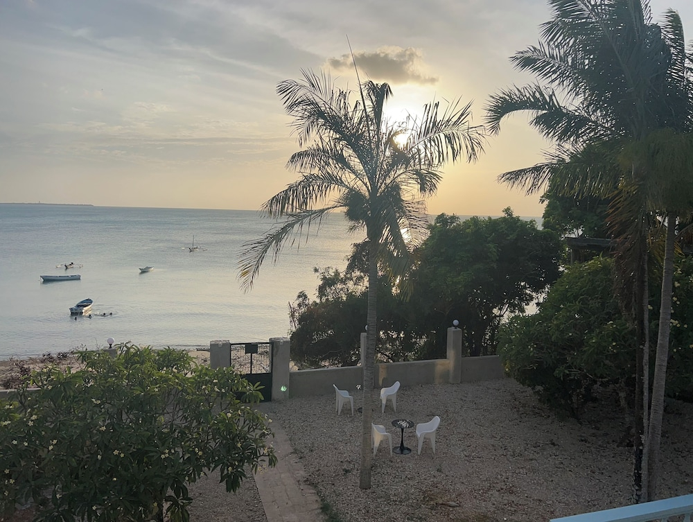 芒果海滩酒店Mango Beach Hotel
