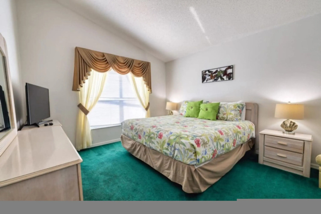 Vacation Home Base with Private Pool Near Disney, Kissimmee