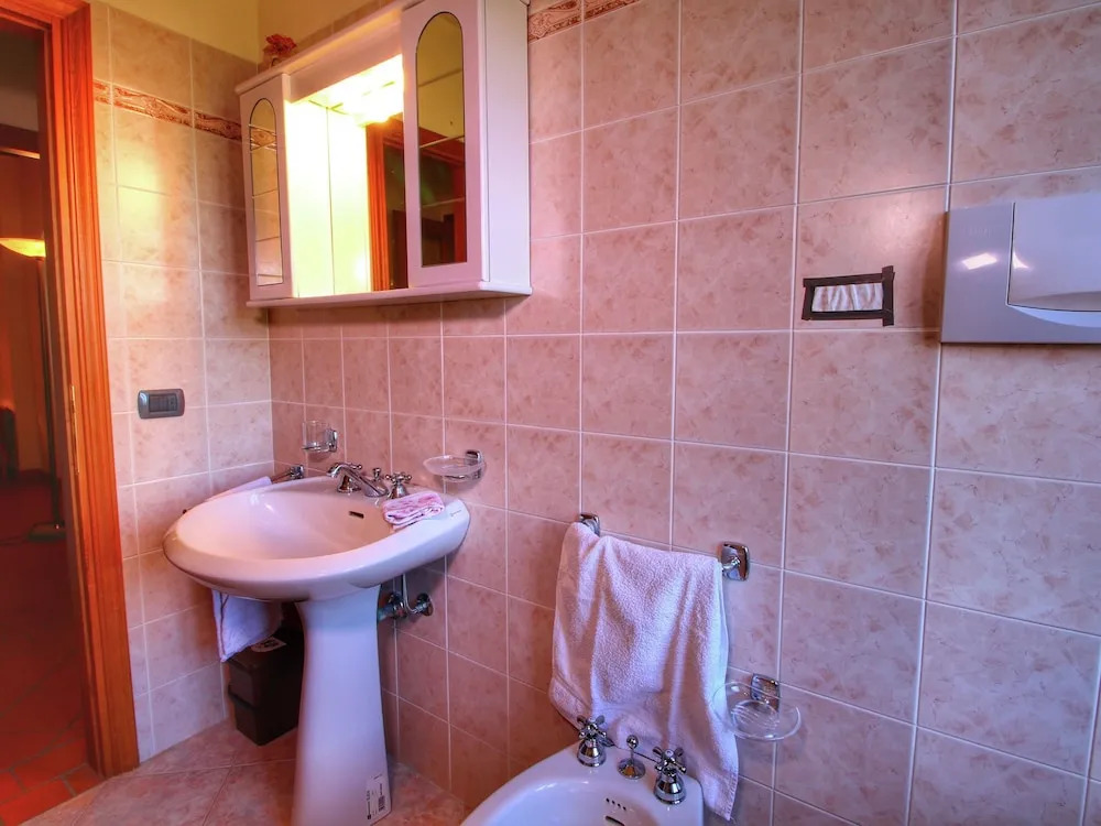 Attractively Furnished Apartment on a Large Estate in the Chianti Region