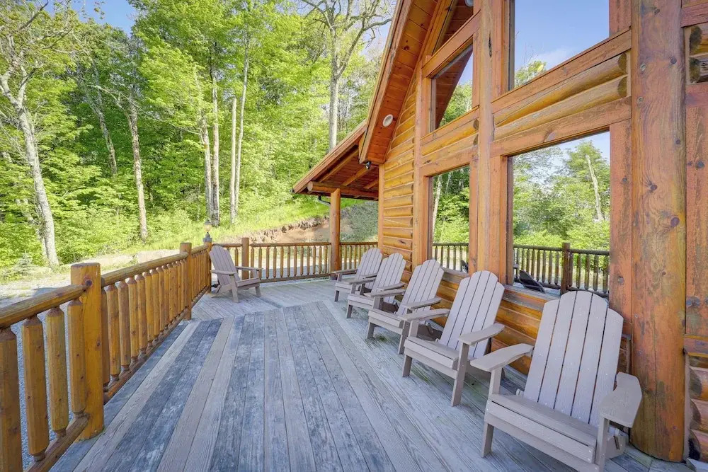 Stunning Cabin w/ Fire Pit in Banner Elk!