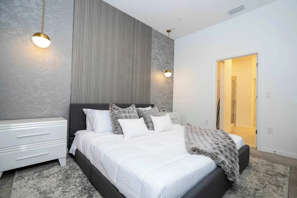 Themed Apartment Walk to Disney & Lake Access