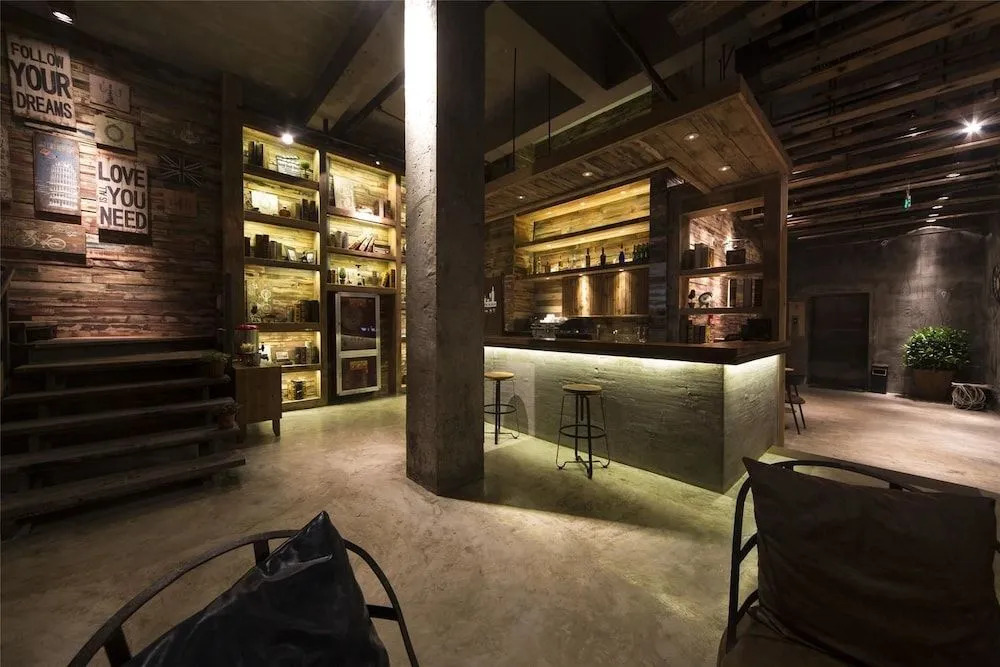 F-hotel