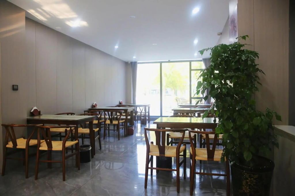 Vienna Classic Hotel (Ningguo Sichuan-Tibet Railway City Government)