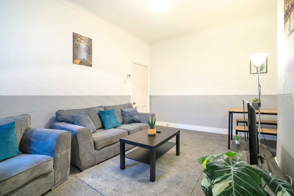 3 Bed-free Parking-close to City
