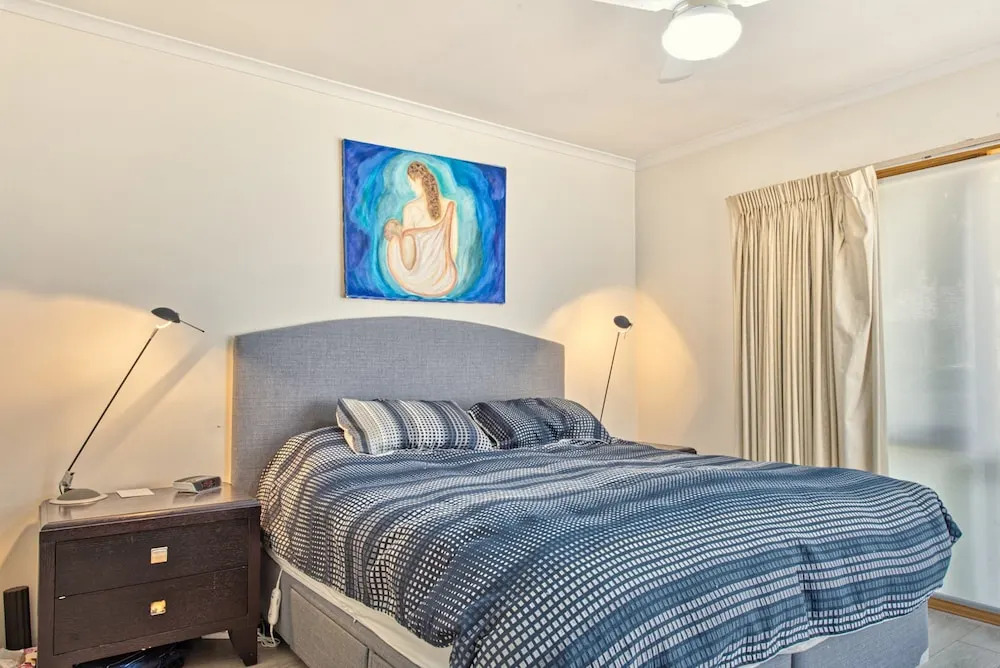 Spacious family home St Kilda
