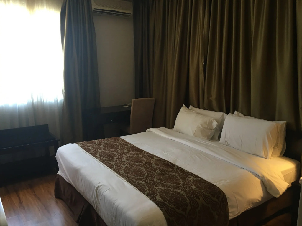 Shepherd Hotel