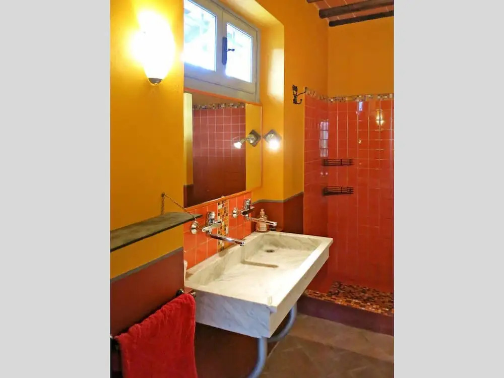 Stone house with exclusive garden and pool and private parking