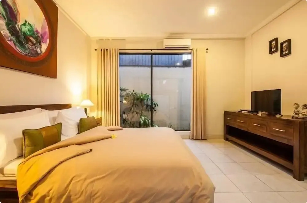 SMV . 4-BR · 4BR Pool Prime Area Walk To Beach N Shops Legian