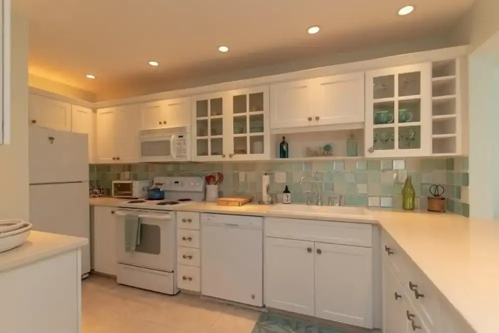 This Oceanfront Condo Is Absolutely Beautiful. 2 Bedroom Condo by RedAwning