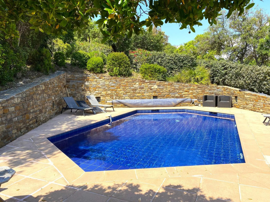 Comfy villa in Bormes-les-Mimosas with swimming pool