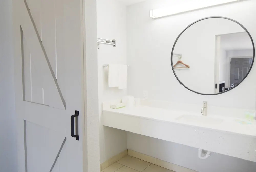 Americas Best Value Inn Roland Hotel