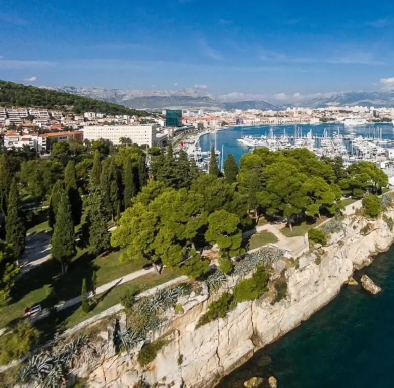 Big 80 m2 apt With Balcony in the Heart of Split