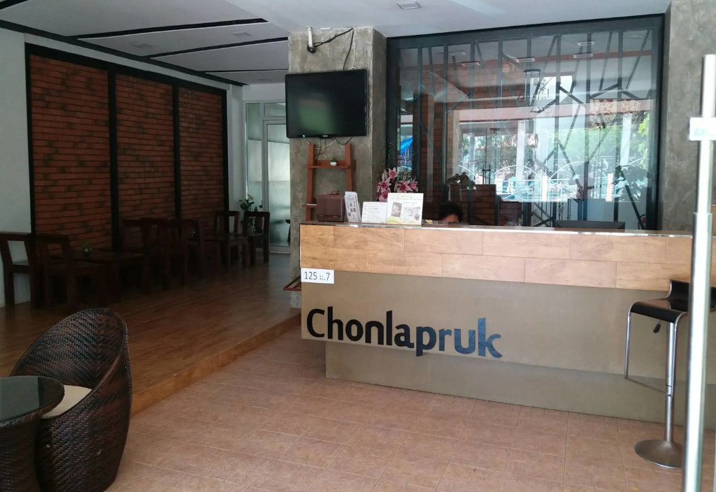 Chonlapruk Lakeside Hotel