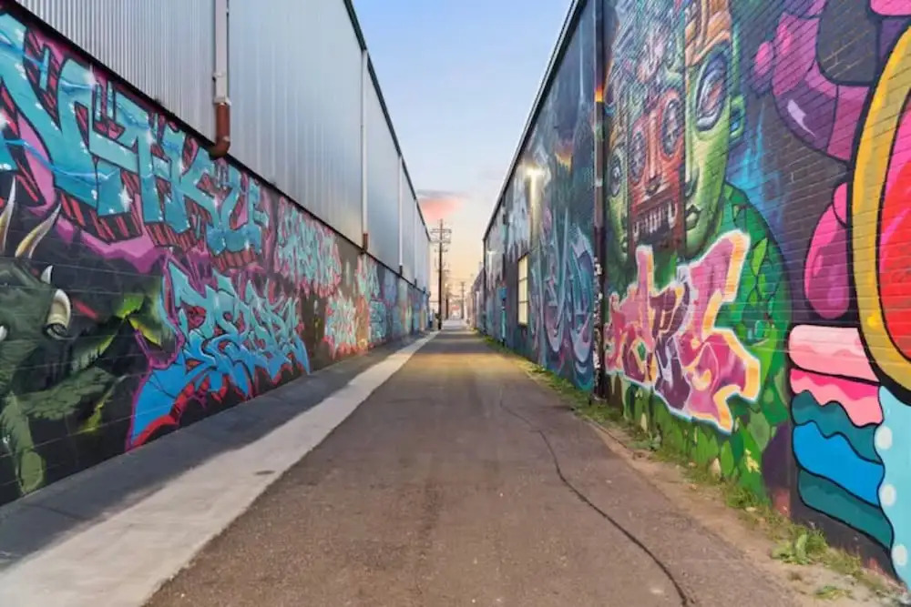 3198: Graffiti & Skyline at Rino Art Lofts