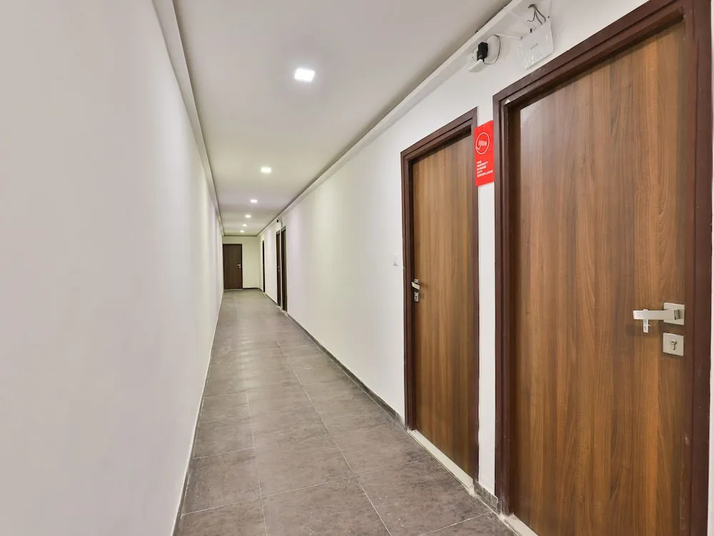 OYO 12800 Hotel VLEE