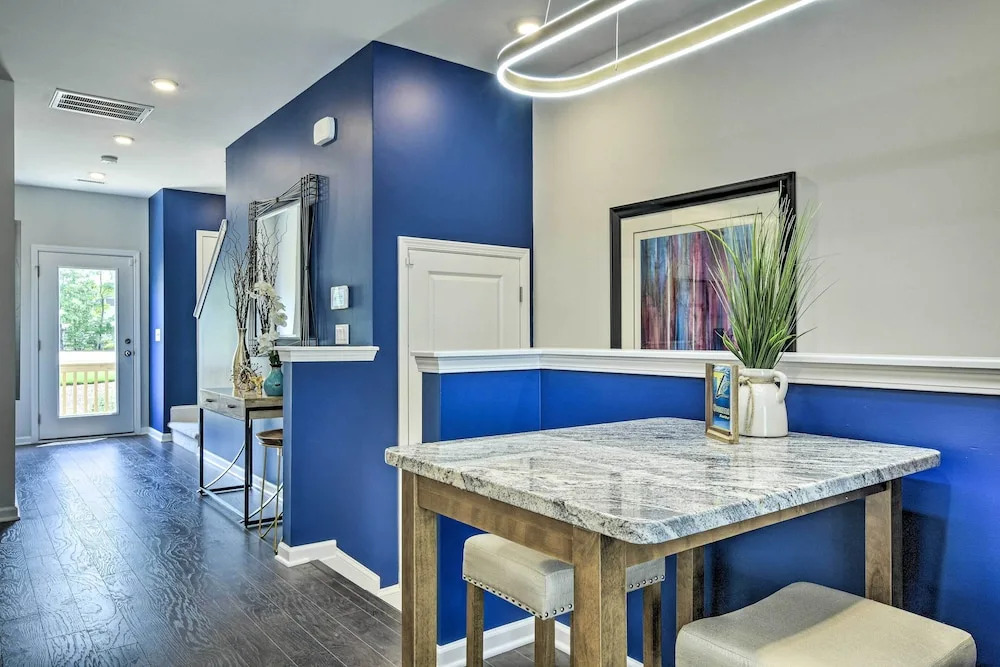Sleek Durham Townhome Near Dtwn w/ Balcony!