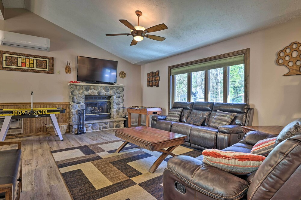3 Mi to Kalahari: Pocono Mountain Home w/ Fire Pit
