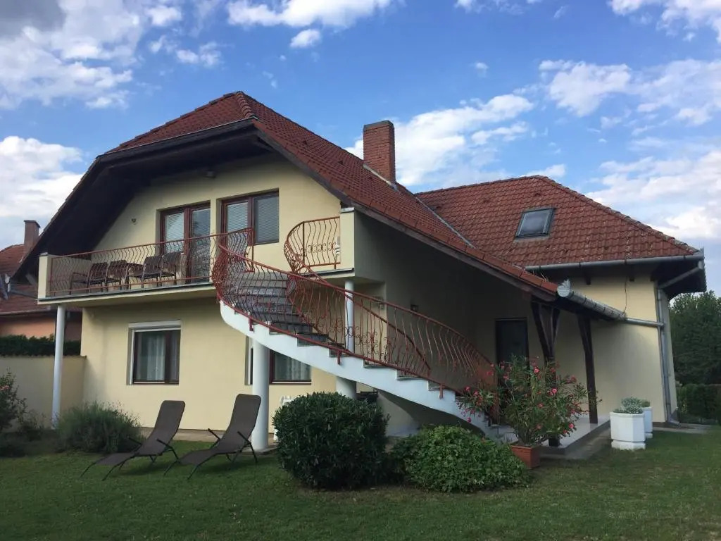 Mária Apartmanház
