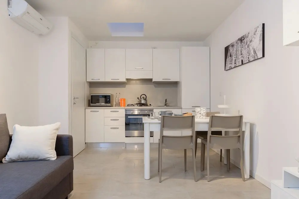 Marinas White Apartment
