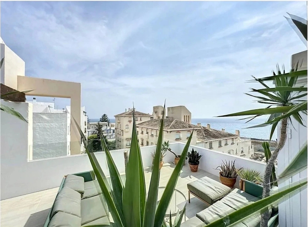 Mb.b53 - Beachfront Penthouse With Sea Views