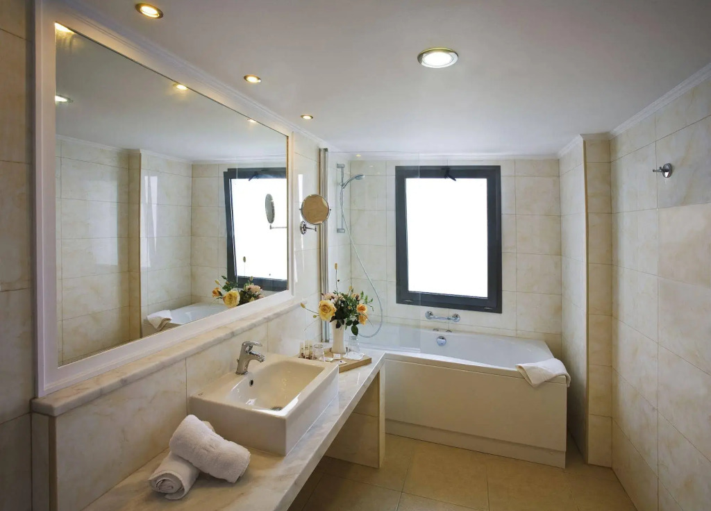 KRESTEN ROYAL Euphoria Resort