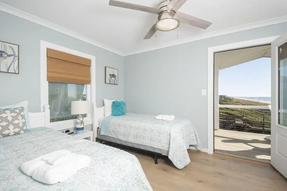 The Green Flash 4 Bedroom Home by RedAwning