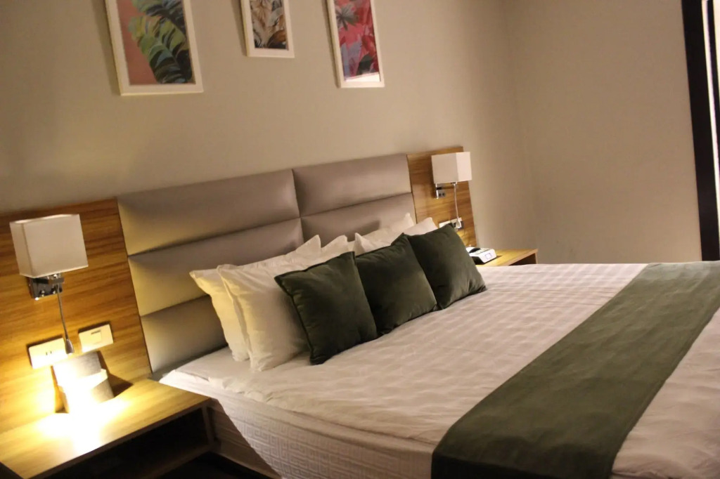 Monarch Parkview Hotel