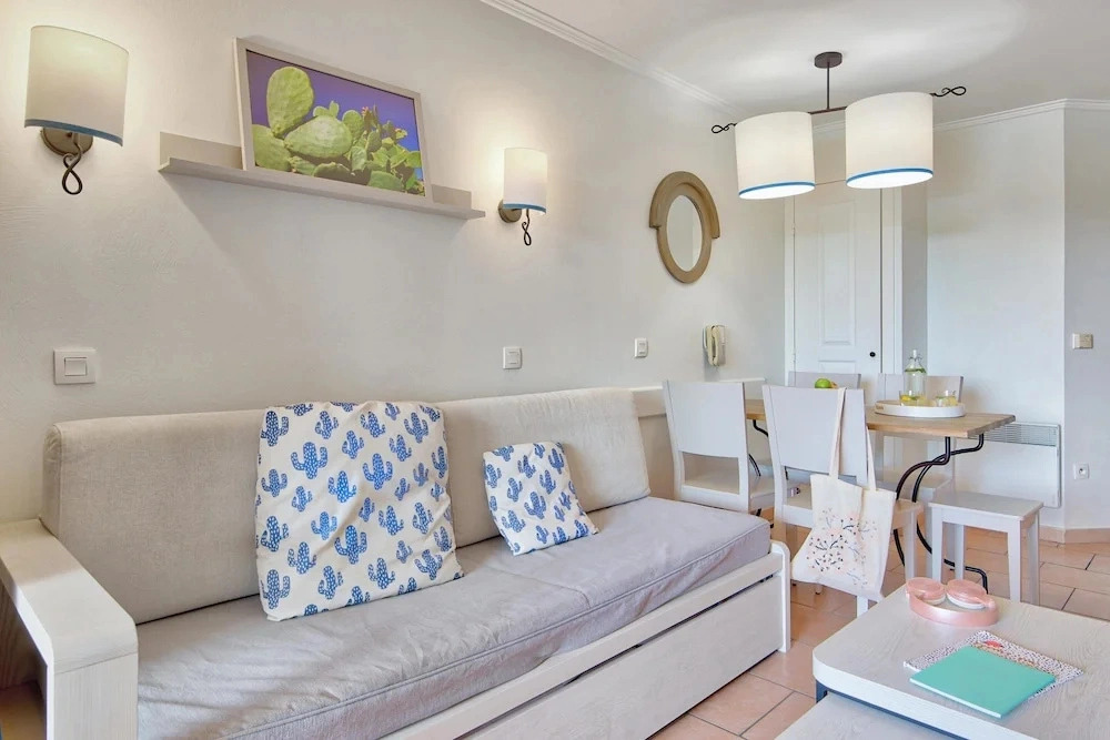 Picturesque 4-person Seaside Retreat