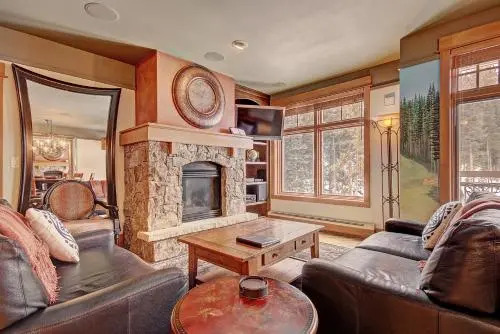 3044 Lone Eagle 2 Bedrooms 2 Bathrooms Condo