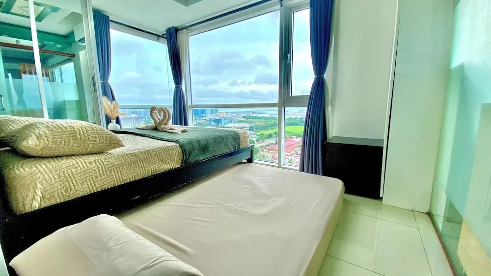 Hotel near Airport Mall of Asia PICC WTC