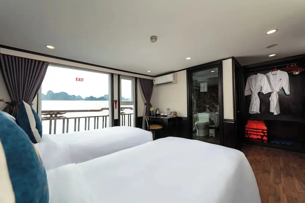 Amanda Cruise Ha Long Bay