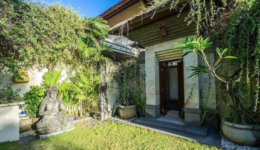 3 Bedroom Villa1 River Side Legian
