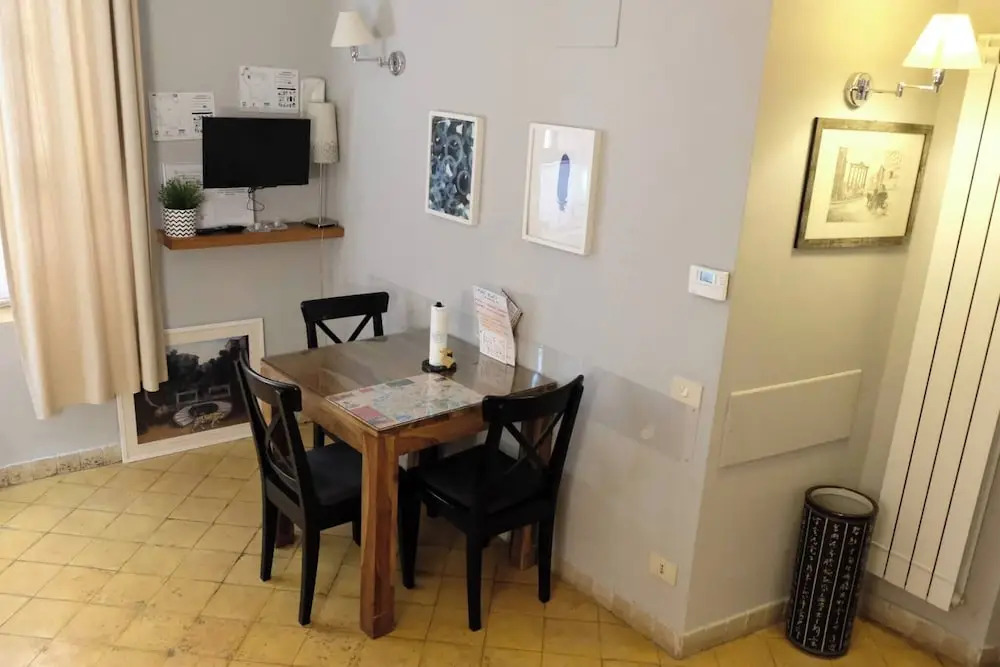 Renoir Small Loft on Giulia Street