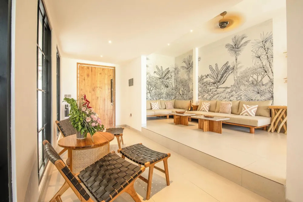 4 Bd Seminyak Retreat + Rice Fields 4mins to Beach